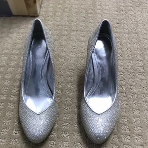 Aldo silver and gold shoe